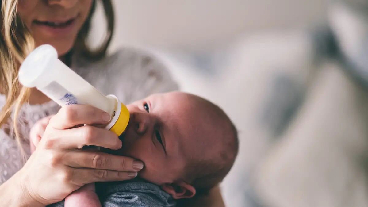 Retiran por contaminación leche en polvo para bebé de marcas Similac,  Alimentum y EleCare