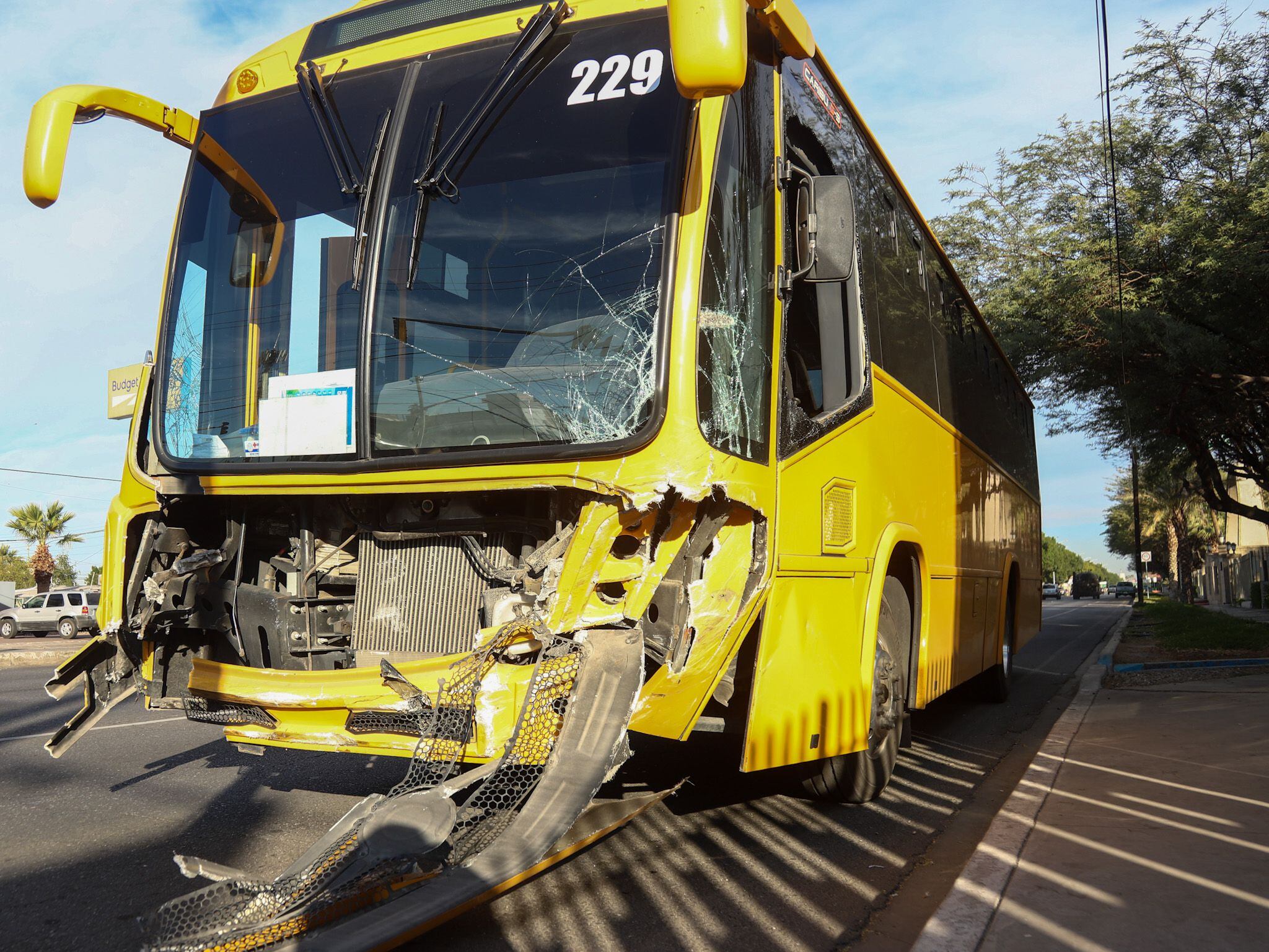 Cinco Heridos Uno Grave Tras Choque De Un Autobús Con Un Auto Noticias De Mexicali El 9512