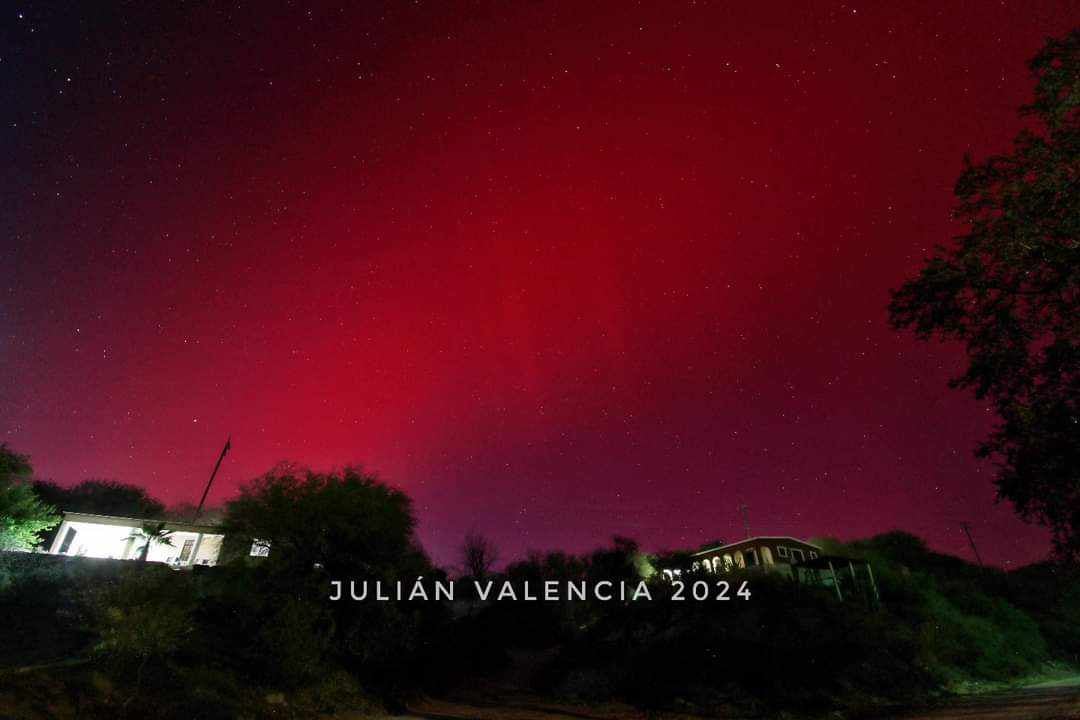 Auroras boreales | Fotografía en redes sociales por Julián Valencia. Jécori, Cumpas, 10 de mayo 2024