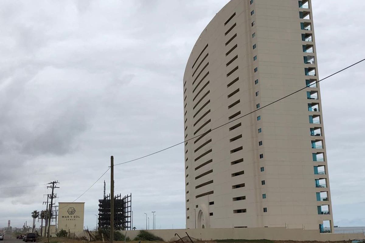 Dos torres de condominios en Rosarito no han pagado predial en seis años