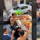 “Solo quiero ser uno de ellos”: Hombres arman piscina en caja de camioneta, VIDEO se vuelve viral