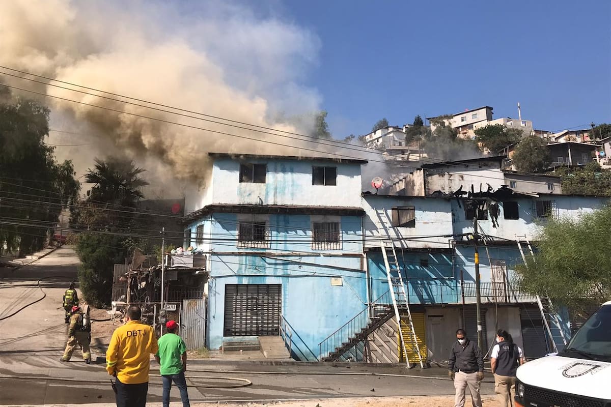 Incendio arrasa con viviendas en Camino Verde
