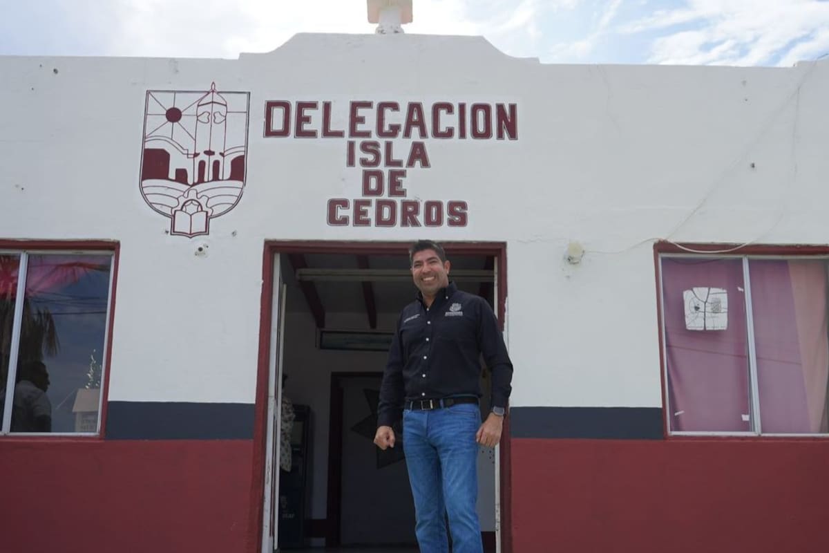 Reemplaza gobierno de Armando Ayala luminarias en Isla de Cedros