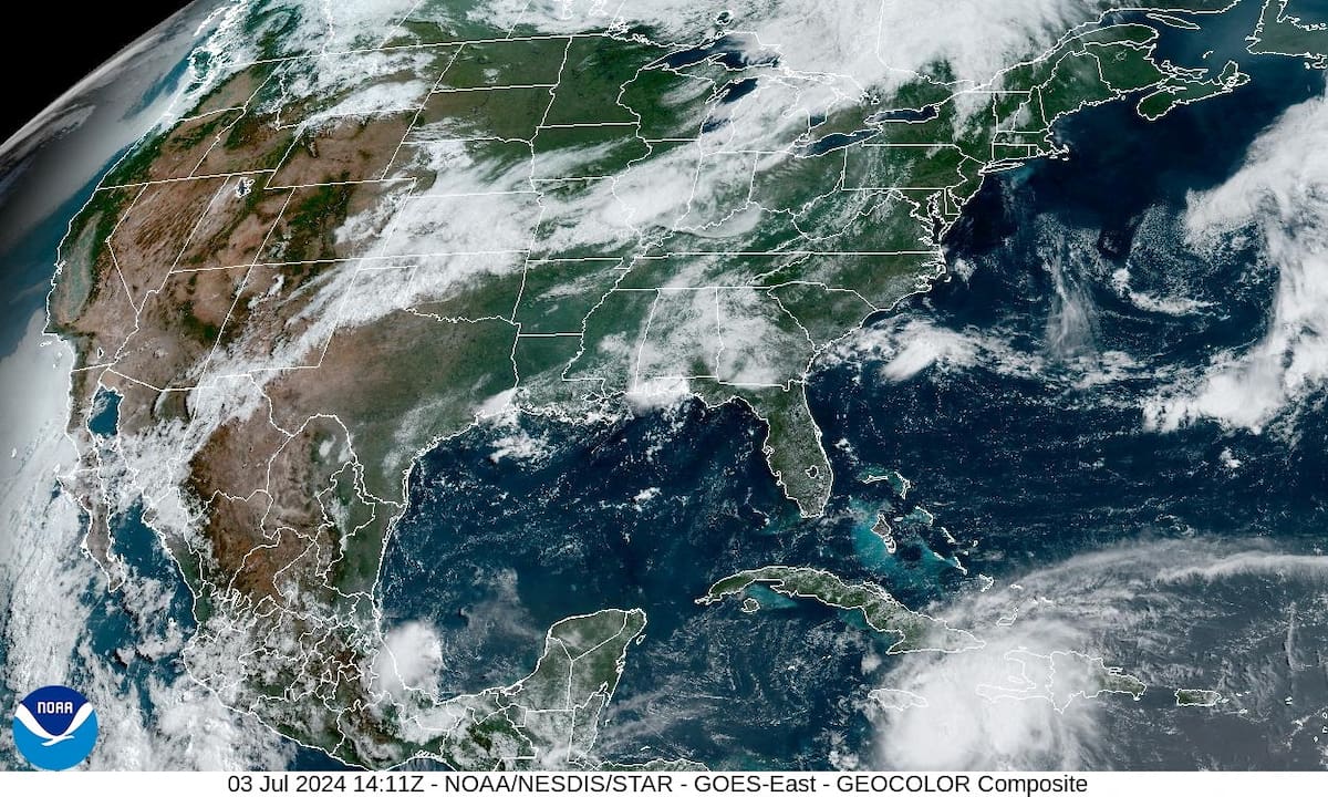 Una vista de satélite compuesta muestra la región del Golfo de México en medio del huracán Beryl en esta imagen de distribución obtenida
July 3, 2024.     NOAA/NESDIS/STAR GOES-East/Handout via REUTERS