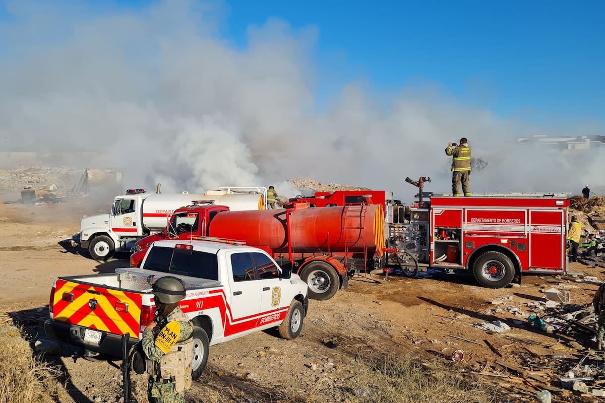 Bomberos trabajan más de 16 horas en apagar incendio en Hermosillo