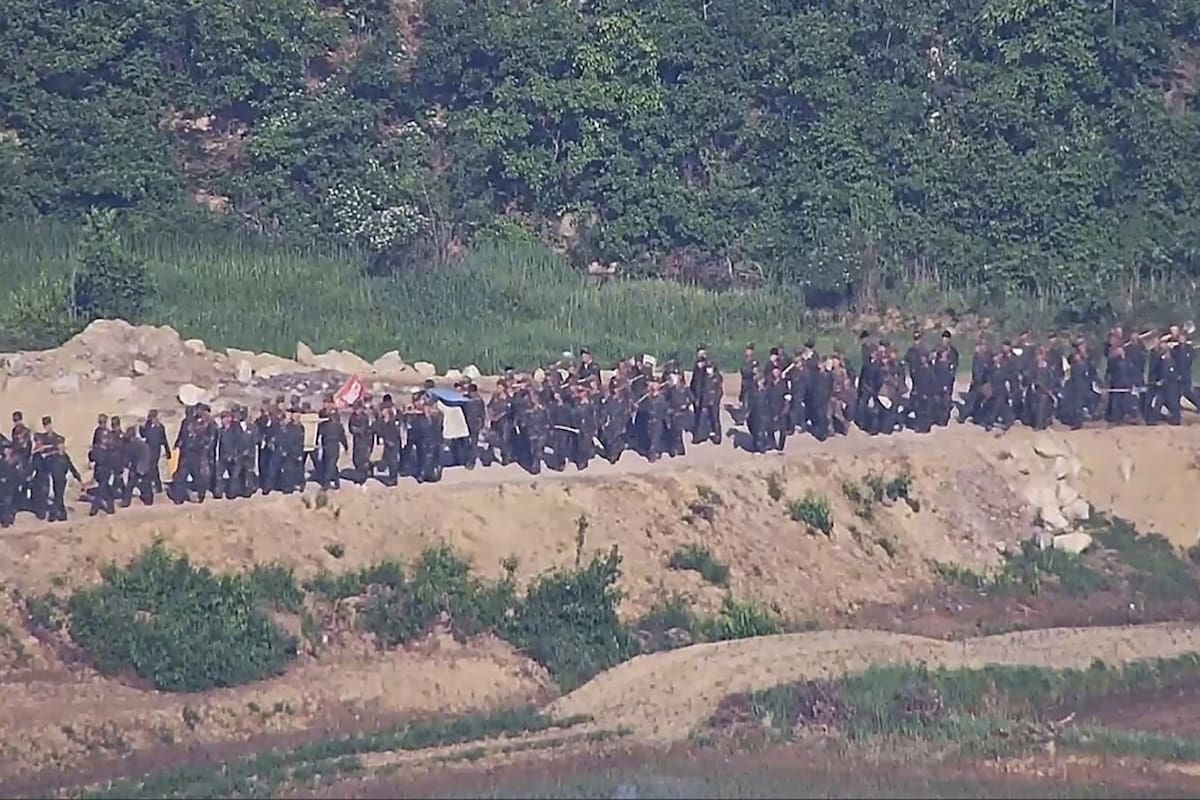 Soldados surcoreanos disparan al aire luego de que militares norcoreanos cruzaron la frontera “por error”