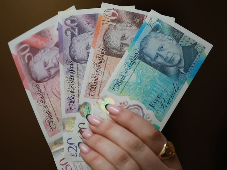 El Banco de Inglaterra lanza los billetes con el retrato del rey Carlos III