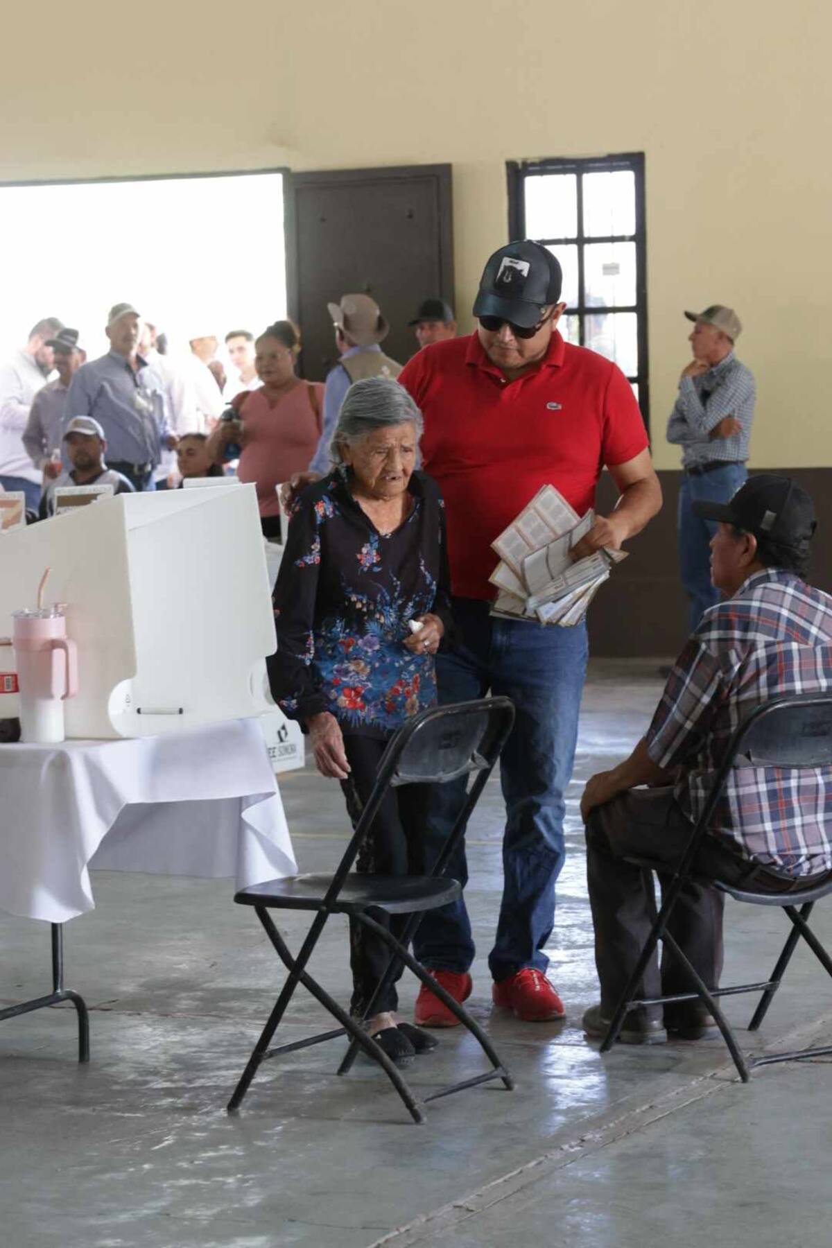 Francisca Romero aún continúa yendo a votar | Foto. Teodoro Borbón