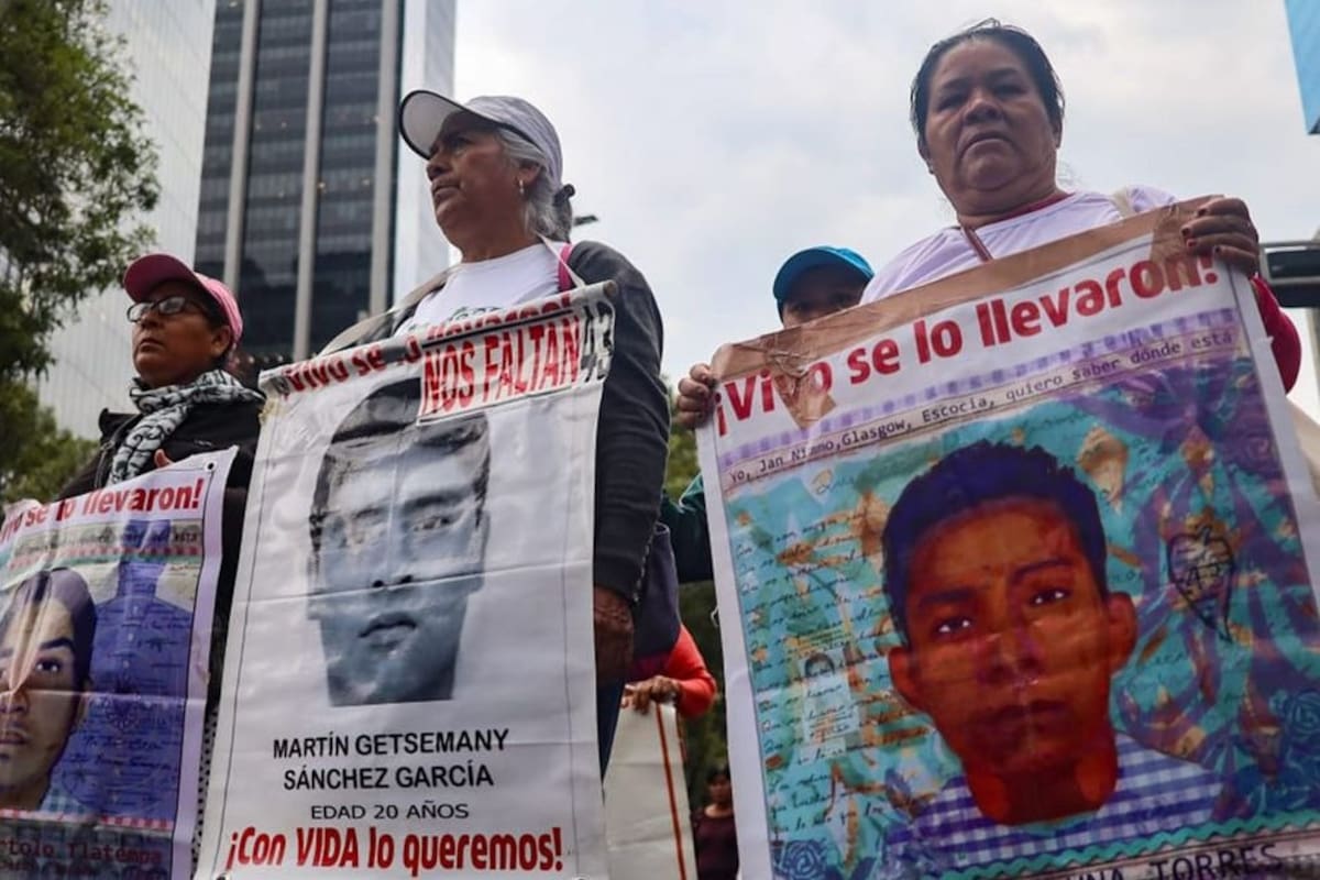 AMLO se encuentra por segunda ocasión en el año con los padres de los 43 de Ayotzinapa