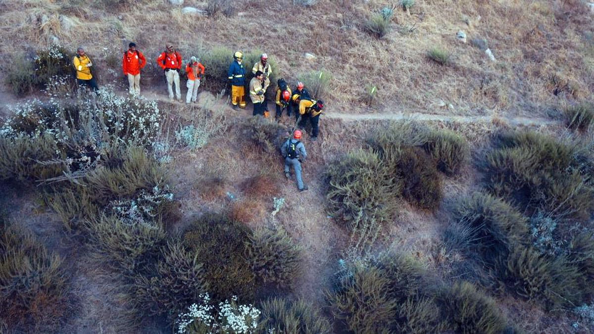 Fotografía ilustrativa de archivo de un rescate ocurrido en un cerro aledaño al muro fronterizo en la carretera Tijuana-Tecate. | Foto: Cortesía