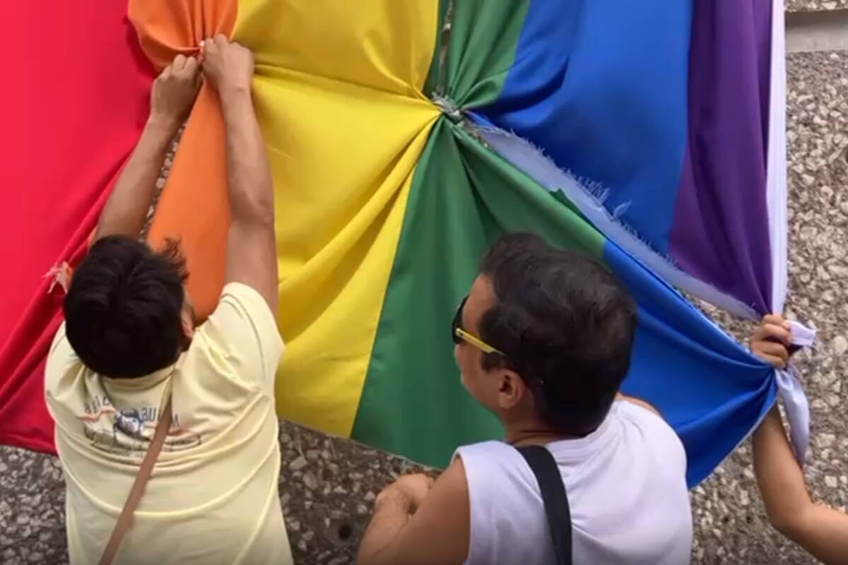 Protestan contra Infonavit por actos de homofobia tras romper bandera LGBT+