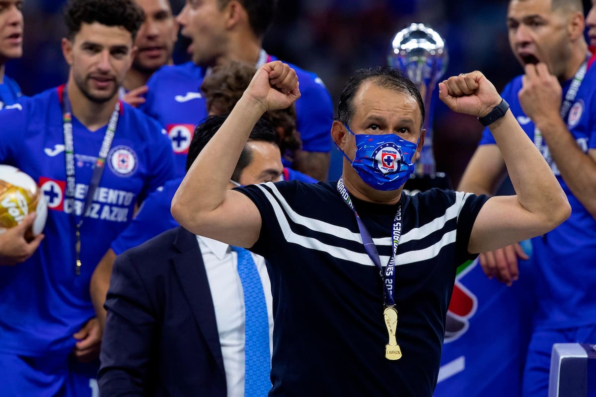 ¿Quién es Juan Reynoso, el entrenador que hizo campeón a Cruz Azul?