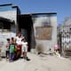 Familia pide apoyo ante el calor intenso en Hermosillo; sufren falta de agua y luz
