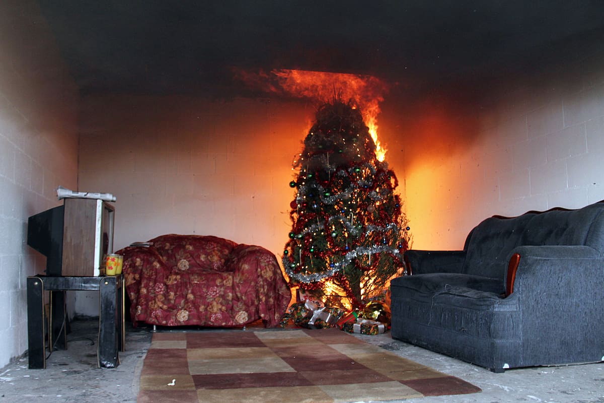 Diciembre ya registra dos incendios en viviendas en Tijuana por luces navideñas