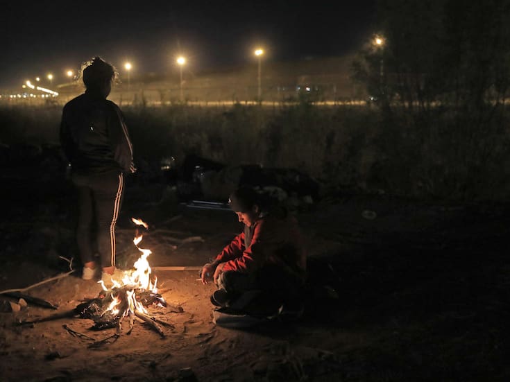 Migrantes denuncian que la Guardia de Texas les dispara mientras duermen en México