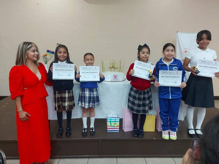 Aniversario 29 de Rosarito: Premian a alumnos en concurso de redacción