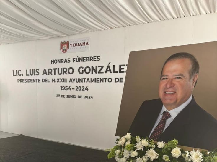 Rinden homenaje al ex alcalde Luis Arturo González Cruz