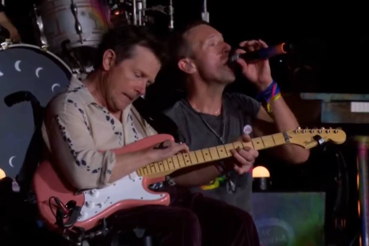 Michael J. Fox sorprende en Glastonbury junto a Coldplay