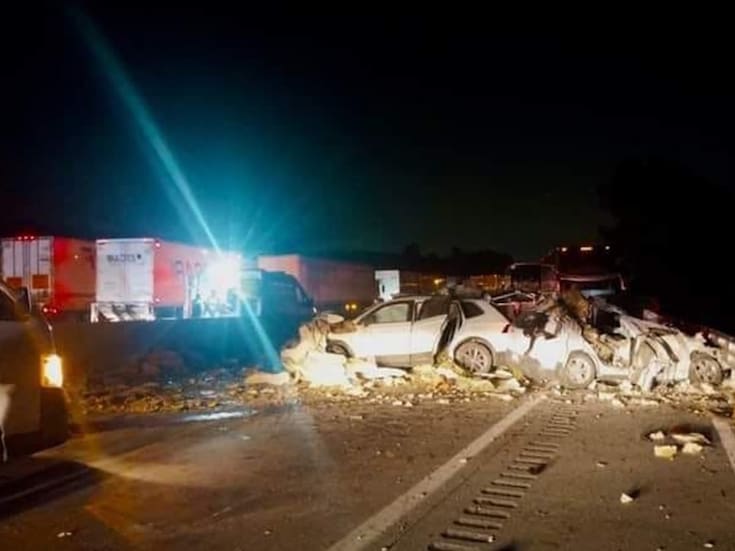 Tres muertos deja aparatoso choque múltiple en la autopista México-Puebla (VIDEO)