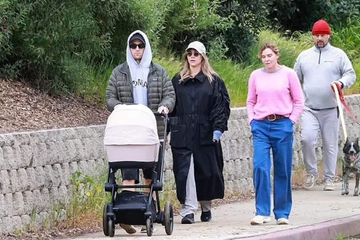 Novia de Robert Pattinson revela detalles sobre su faceta como padre