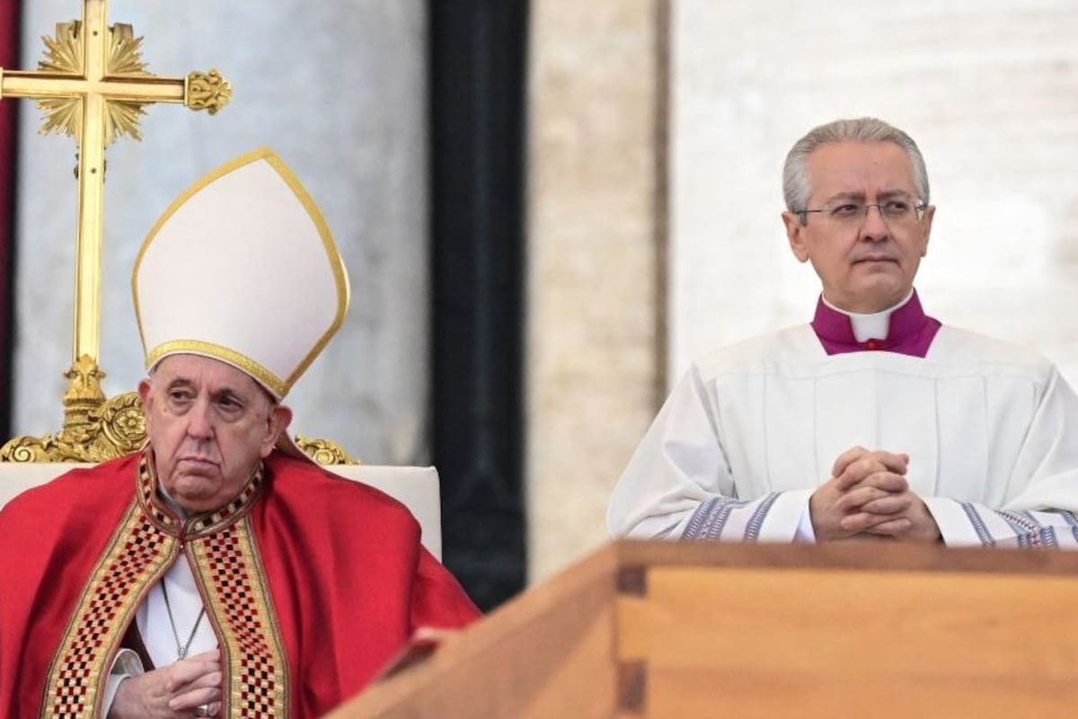 Benedicto XVI: así fue el "sobrio, pero solemne" funeral del Papa emérito en 
Roma