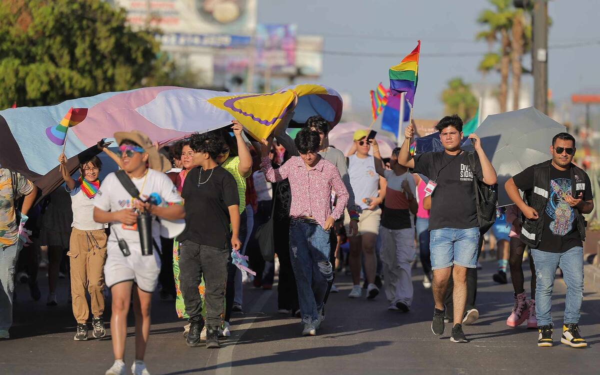 Sale la marcha del orgullo LGBTQ+ desde el blv Kino con destino al Museo Emiliana de Zubeldia. Foto: Eleazar Escobar