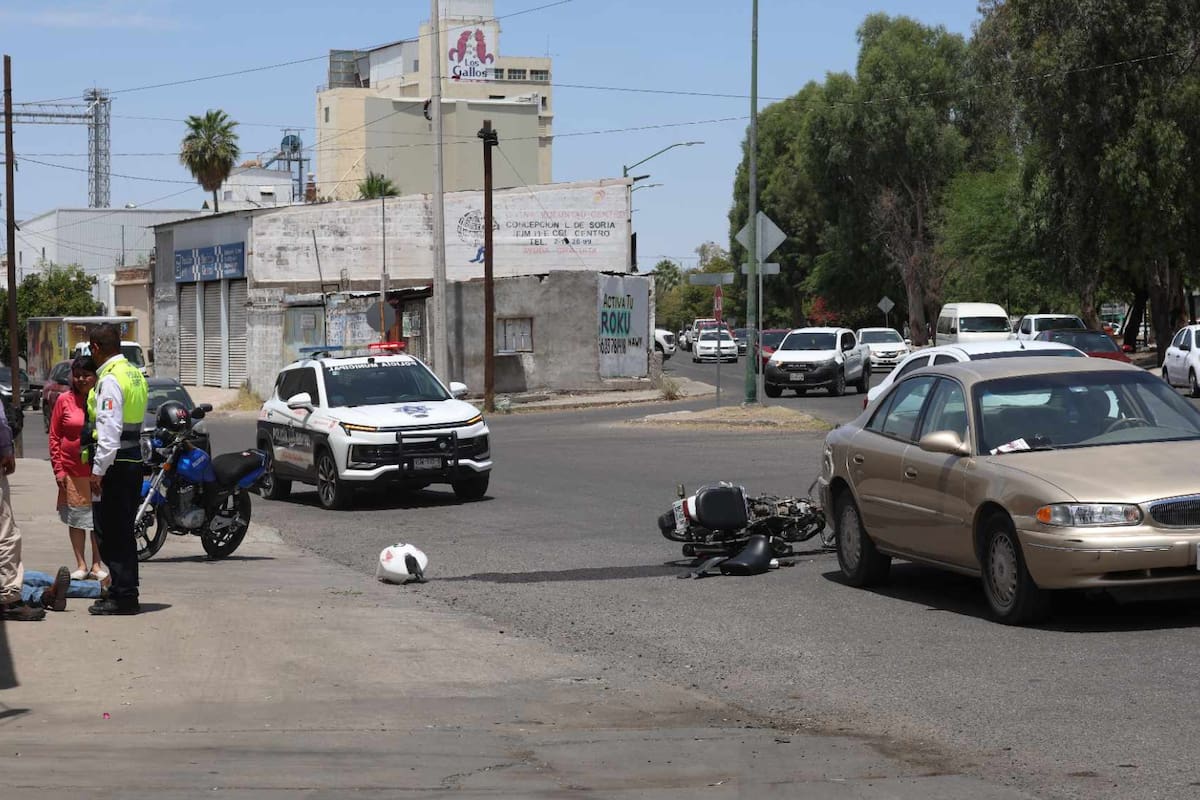 Una persona lesionada en choque de moto y auto en Hermosillo