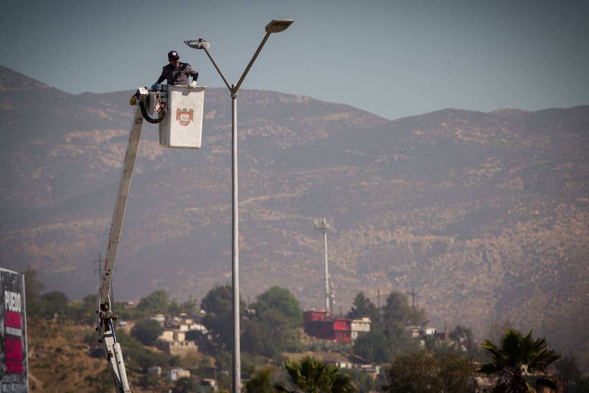 Rehabilitan 20 mil luminarias en Tijuana