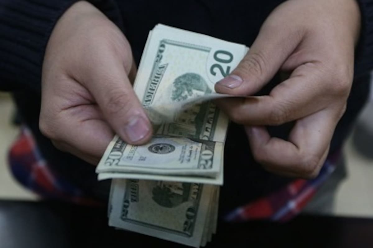 Peso mexicano registra alza sobre el dólar