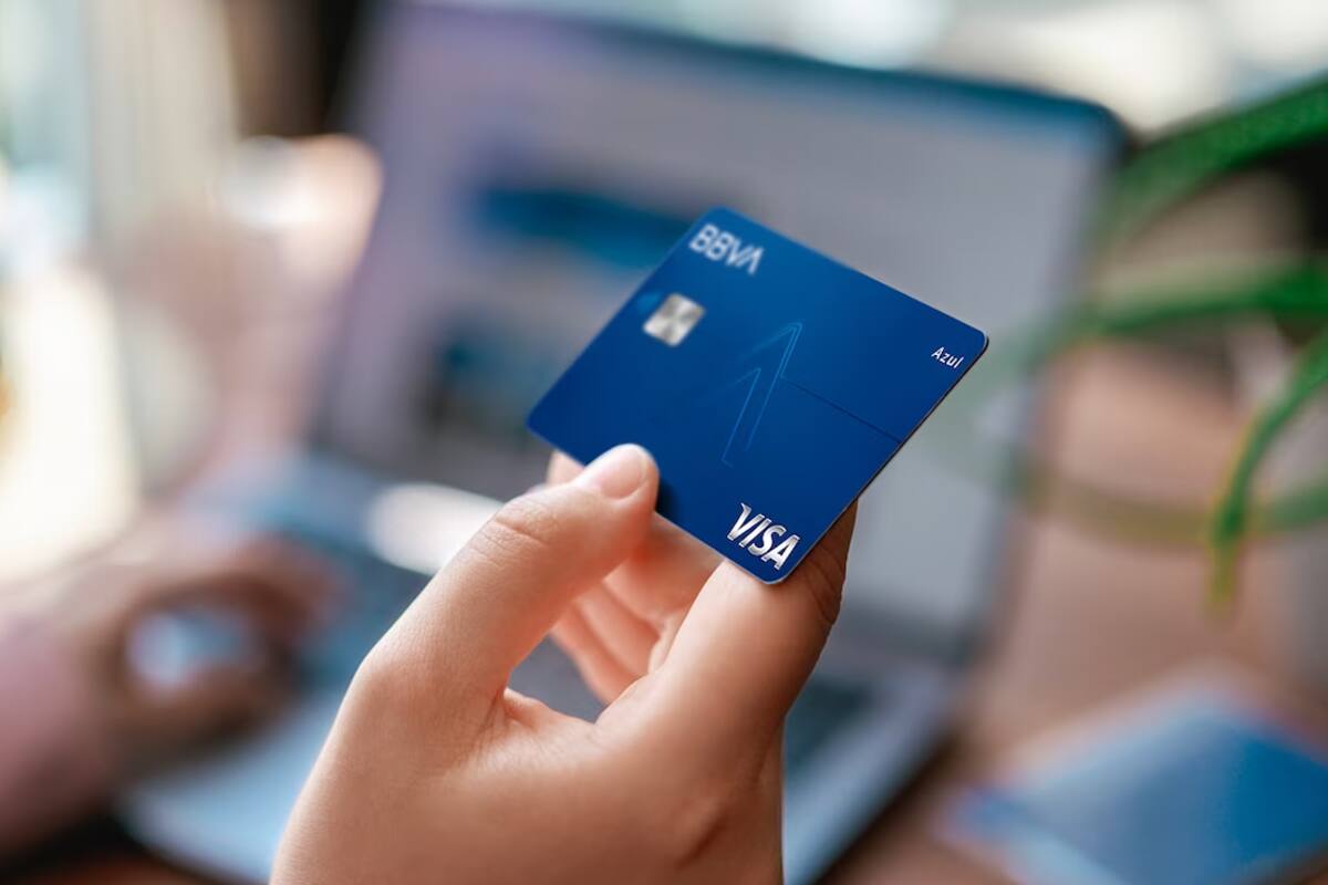 BBVA aumentará la comisión por saldo mínimo en tarjetas de débito a partir de junio; éste será el nuevo costo
