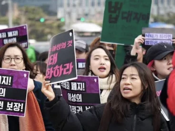 ¿Qué es el movimiento 4B en Corea del Sur? La radical protesta feminista contra el patriarcado que pone en riesgo la natalidad en el país