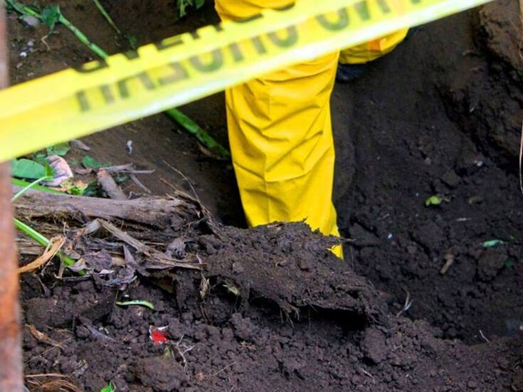 Encuentran 17 cuerpos más en fosas clandestinas de Michoacán 