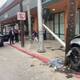 Vehículo se impacta contra poste en el bulevar Agua Caliente