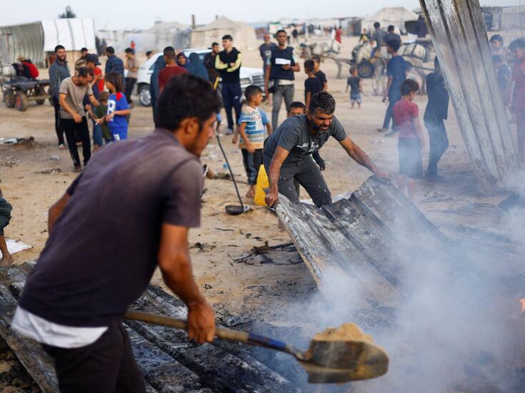 Israel explica incendio en Rafah y lo atribuye a explosiones de Hamás