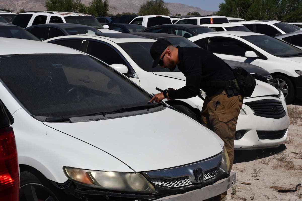 Elementos de la Fiscalía Estatal localizan en depósito vehicular automóviles con reporte de robo