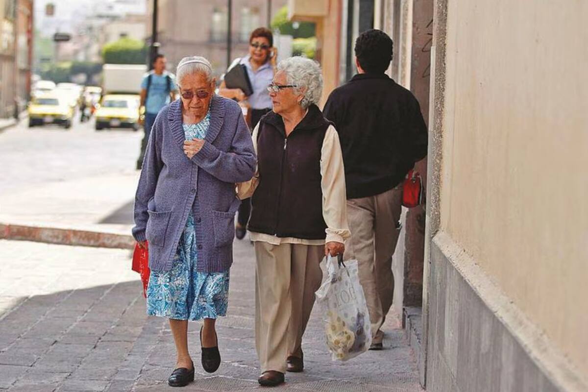 AMLO llevará al Congreso propuesta de Sheinbaum para pensión a mujeres de 60 años