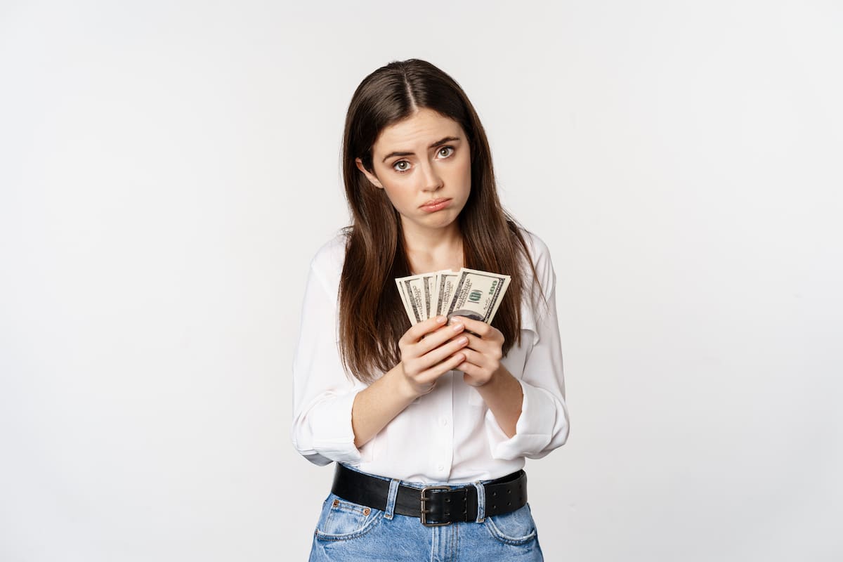4 señales de que estás haciendo mal uso de tu dinero, según BBVA