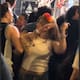 VIDEO: Mujer se defiende con chancla contra slam de metal