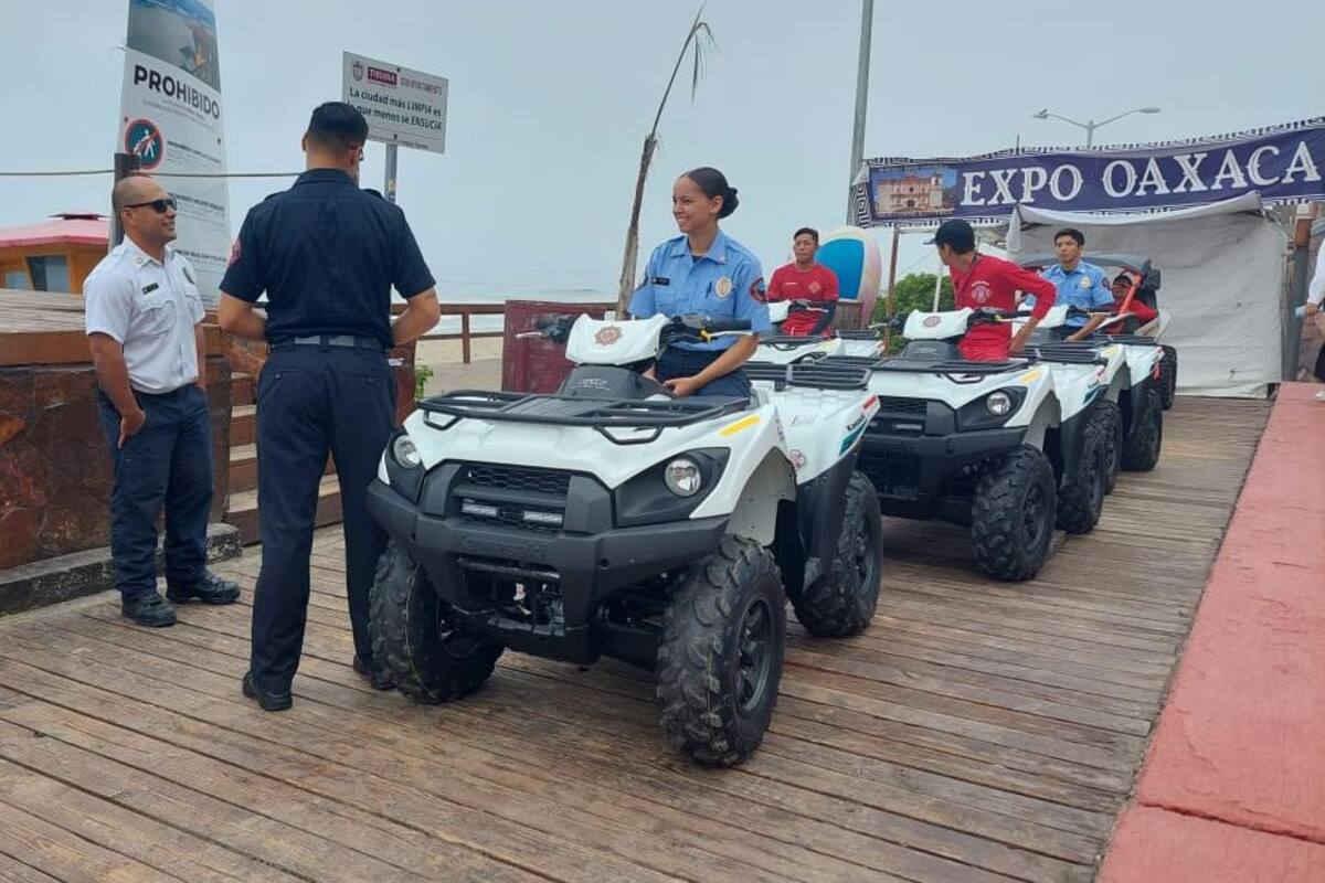 Bomberos Tijuana recibe siete vehículos
