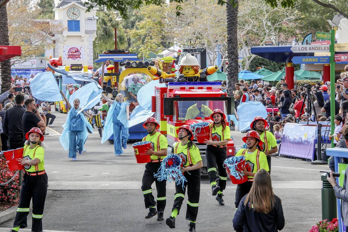 Legoland inaugura su desfile de verano
