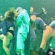 Bad Bunny sufre bochornoso accidente de vestuario junto a bailarina en pleno concierto