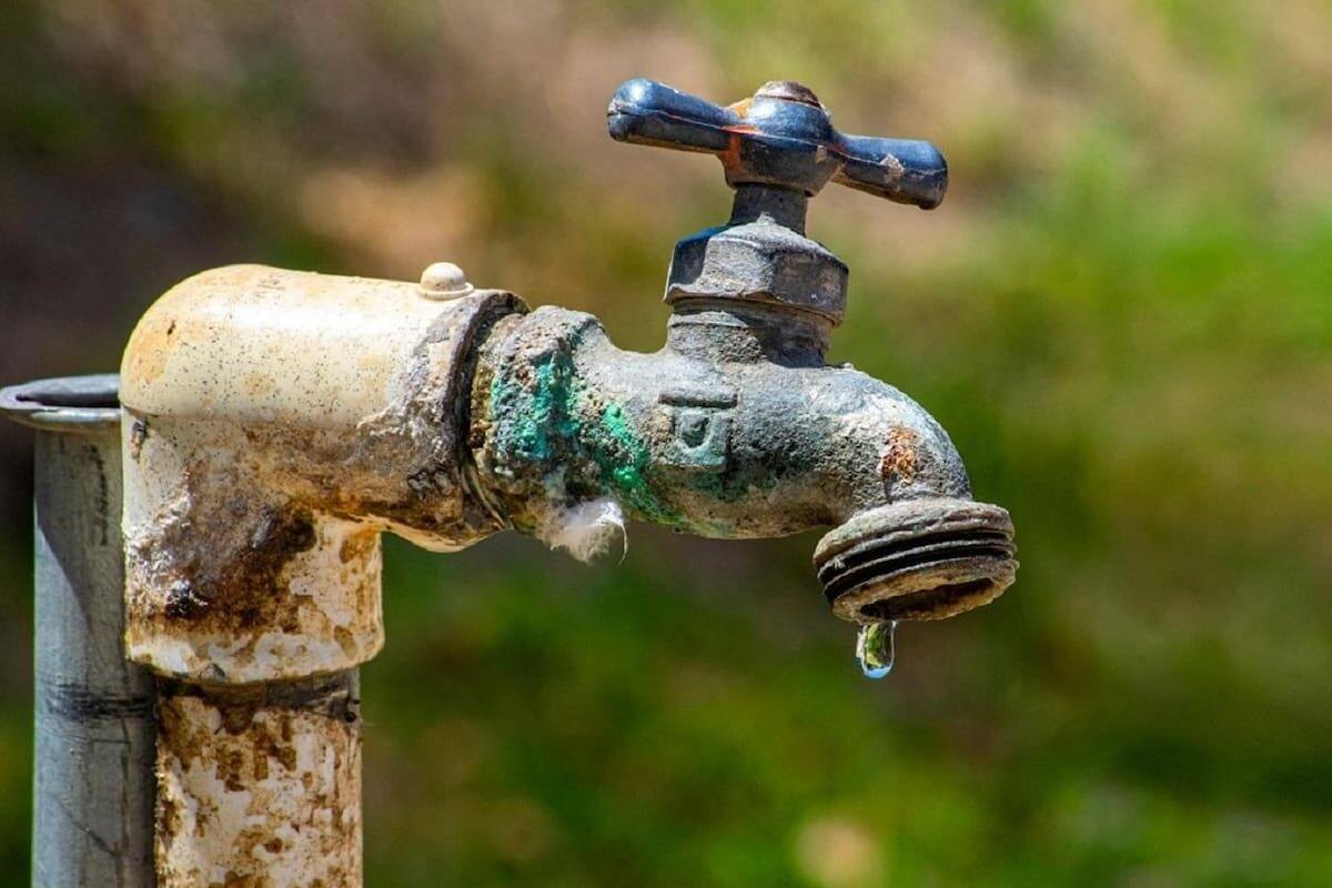 Vecinos denuncian falta de agua en Camino Verde