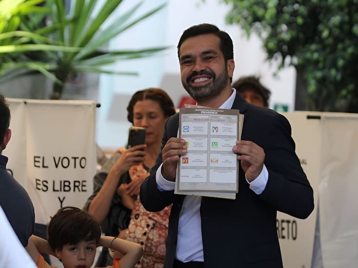 Máynez vota orgulloso de verse en boleta; aceptará el resultado 