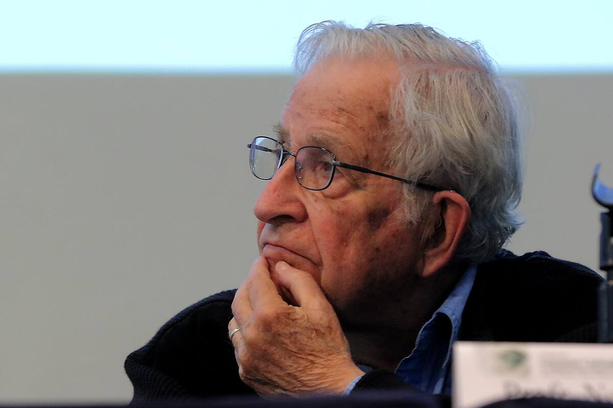 Noam Chomsky no está muerto: Esposa desmiente rumores