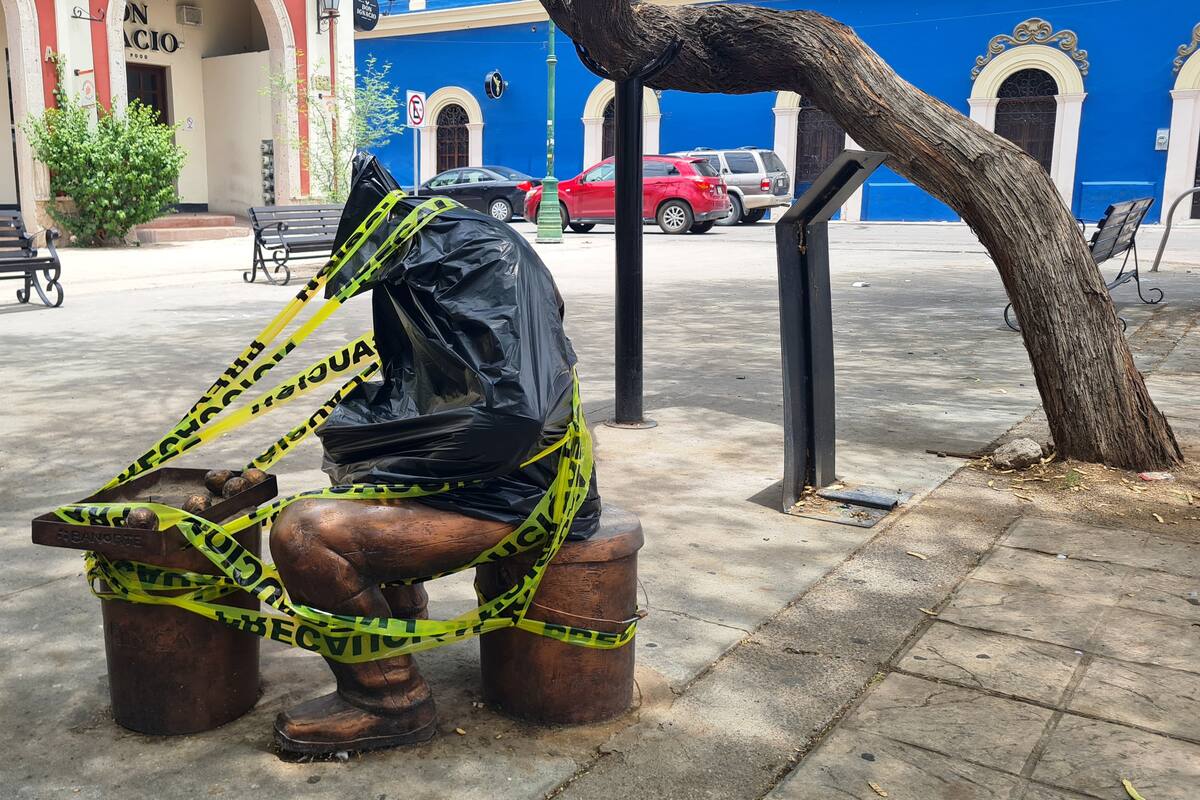 FOTOS: Dañan escultura “El vendedor de pitayas” del Centro de Hermosillo