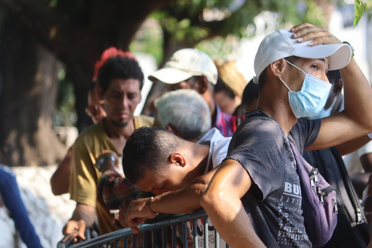 Migrantes exigen justicia ante aplazamiento de audiencia del titular del INM en Ciudad Juárez