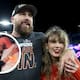 Fans de Taylor Swift arremeten contra Julia Roberts por “coquetear” con Travis Kelce 