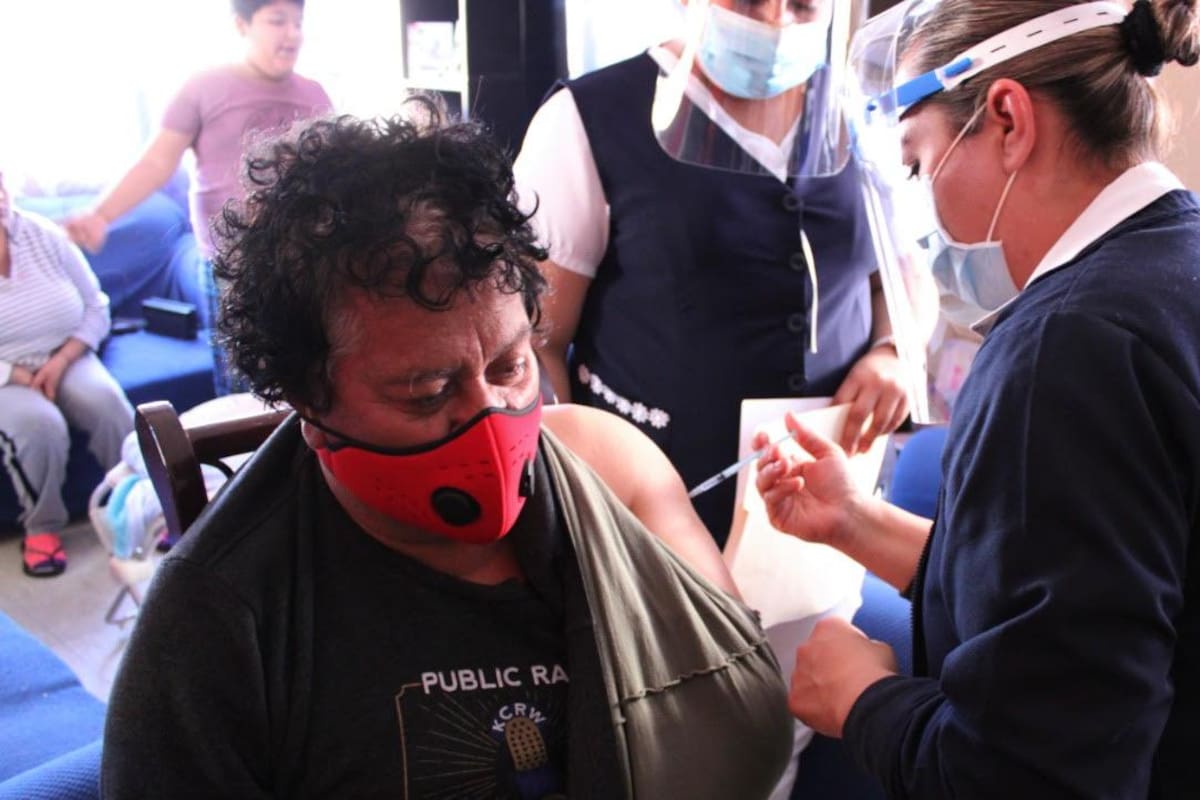 Llevan vacuna Covid-19 a Isla de Cedros