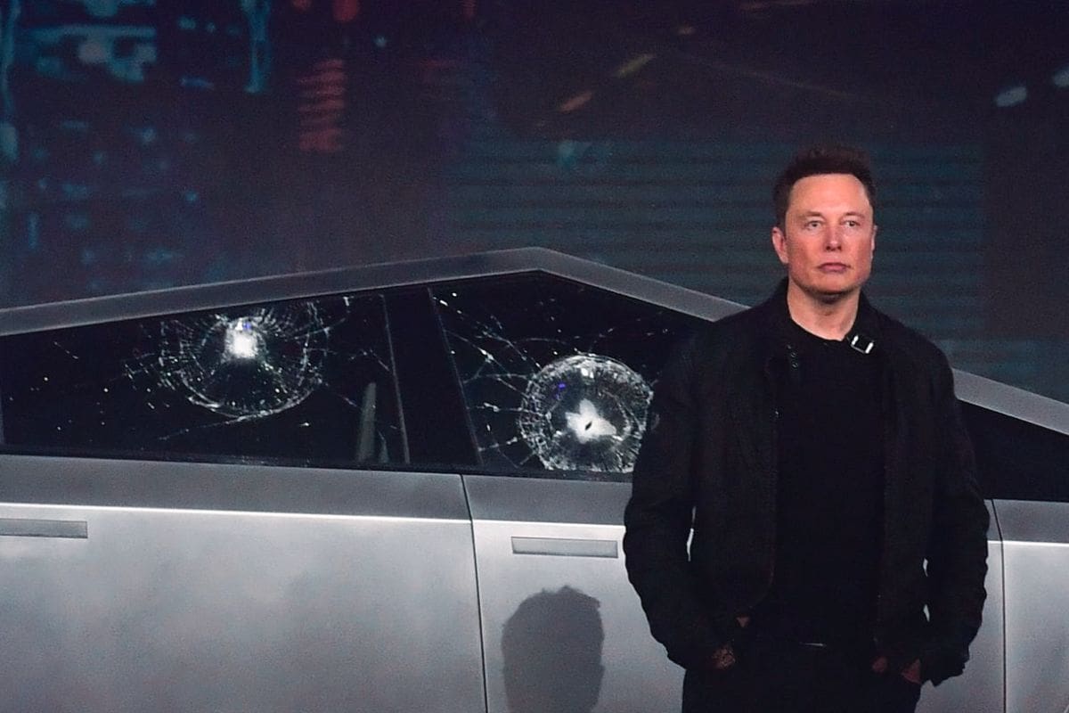¿Elon Musk lo vuelve a hacer? Tesla llama a revisión al Cybertruck por estas fallas 