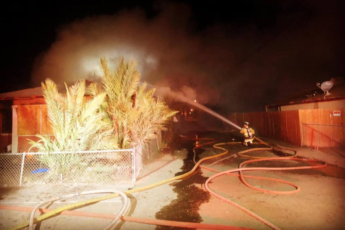 Arde una casa en El Centro, CA